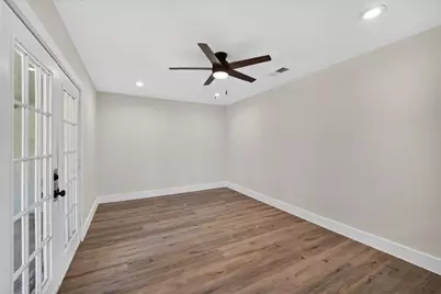 913 Russell Lane, Bedford, TX 76022 - Photo 12
