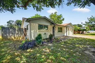 913 Russell Ln, Bedford, TX 76022 - Photo 2