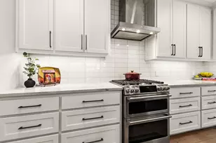 2962 Woodland Hills Dr, Grapevine, TX 76051 - Photo 8