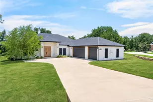 4013 Legend Trl, Granbury, TX 76049 - Photo 32