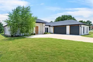 4013 Legend Trl, Granbury, TX 76049 - Photo 30