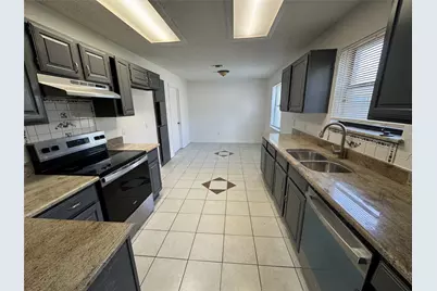 2122 Rainwood Court, Arlington, TX 76017 - Photo 4