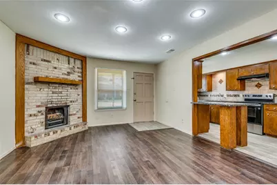 110 Crandall Road #112-Right Side, Irving, TX 75060 - Photo 4
