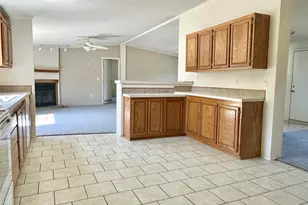912 Partridge Ct, Granbury, TX 76049 - Photo 8