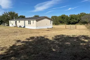 912 Partridge Ct, Granbury, TX 76049 - Photo 2