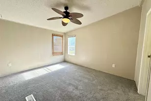 912 Partridge Ct, Granbury, TX 76049 - Photo 16