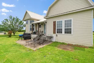 404 Fm 1566 W, Wolfe City, TX 75496 - Photo 30