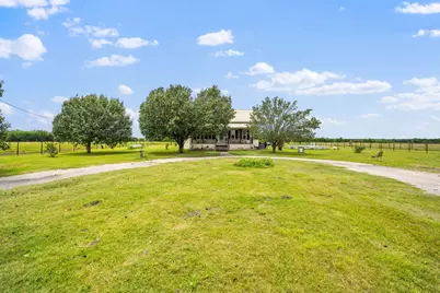 404 Fm 1566 W, Wolfe City, TX 75496 - Photo 2