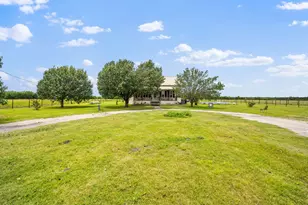 404 Fm 1566 W, Wolfe City, TX 75496 - Photo 2