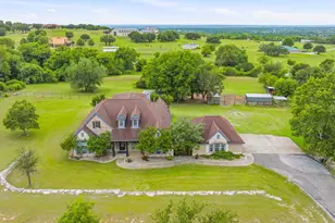 1914 Bentwater Pkwy, Granbury, TX 76049 - Photo 2