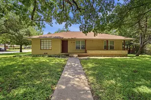 2806 E Atoll Dr, Dallas, TX 75216 - Photo 1