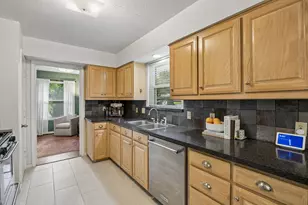 9124 Leaside Dr, Dallas, TX 75238 - Photo 8