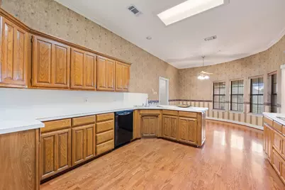 413 Lincoln Oaks Drive, Burleson, TX 76028 - Photo 18