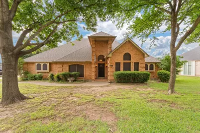 413 Lincoln Oaks Drive, Burleson, TX 76028 - Photo 2
