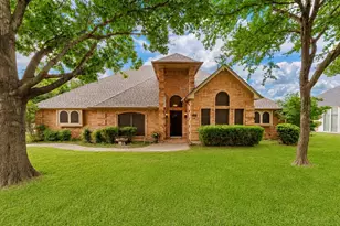 413 Lincoln Oaks Dr, Burleson, TX 76028 - Photo 1