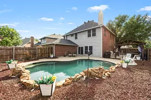 861 Pinnacle Cir, Lewisville, TX 75077 - Photo 2