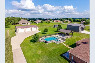 104 Thorobred Court, Azle, TX 76020 - Photo 2