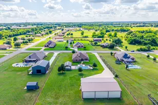 104 Thorobred Ct, Azle, TX 76020 - Photo 22