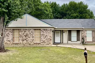 4621 Rose of Sharon Ln, Fort Worth, TX 76137 - Photo 2