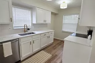 2722 Clover Valley Dr, Garland, TX 75043 - Photo 4