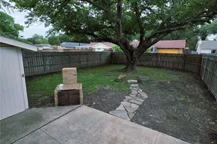 2722 Clover Valley Dr, Garland, TX 75043 - Photo 22