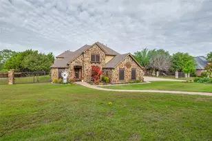 911 Bentle Branch Ln, Cedar Hill, TX 75104 - Photo 2