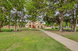 911 Bentle Branch Ln, Cedar Hill, TX 75104 - Photo 1