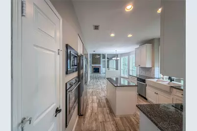 1081 Woodbriar Drive, Grapevine, TX 76051 - Photo 8