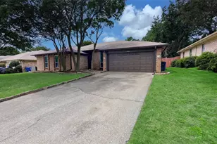 510 Evans Dr, Euless, TX 76040 - Photo 2