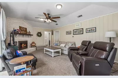 901 Raintree Road, Fort Worth, TX 76103 - Photo 8
