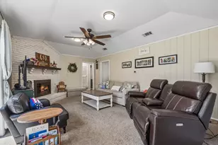 901 Raintree Rd, Fort Worth, TX 76103 - Photo 8