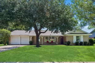 901 Raintree Rd, Fort Worth, TX 76103 - Photo 1