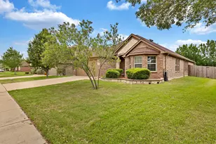 6027 Cedar Glen Dr, Grand Prairie, TX 75052 - Photo 2