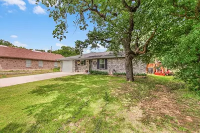 105 Rhoades Street, Azle, TX 76020 - Photo 2