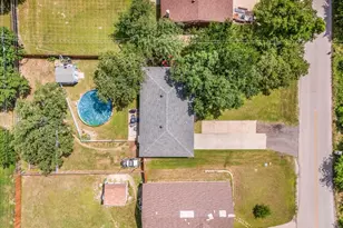 105 Rhoades St, Azle, TX 76020 - Photo 24
