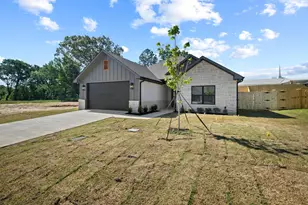 212 Central Park Ct, Athens, TX 75751 - Photo 2