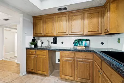 805 W Rochelle Road, Irving, TX 75062 - Photo 6