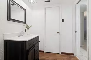 805 W Rochelle Rd, Irving, TX 75062 - Photo 12
