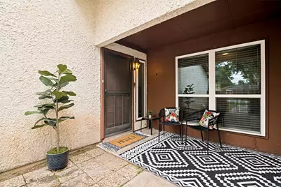 805 W Rochelle Road, Irving, TX 75062 - Photo 2