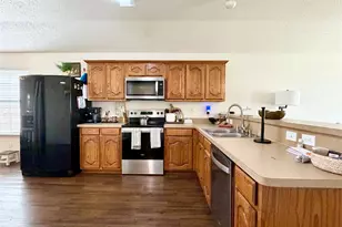 1421 Jacksons Run, Greenville, TX 75402 - Photo 6