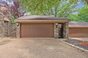 16 Village Green Ct, Denison, TX 75020 - Photo 2