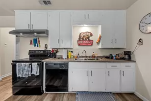1724 S 18th St, Waco, TX 76706 - Photo 8