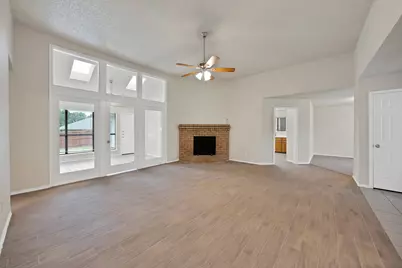 925 Creekview Drive, Mesquite, TX 75181 - Photo 4