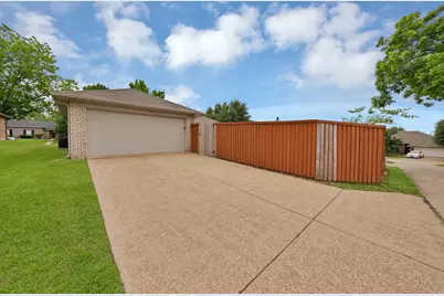 925 Creekview Drive, Mesquite, TX 75181 - Photo 26