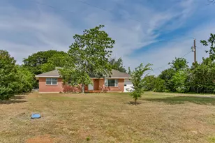65 Kirby St, Callisburg, TX 76240 - Photo 2