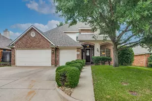 931 Park Forest Dr, Hurst, TX 76053 - Photo 1