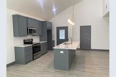 823 E Arlington Avenue, Fort Worth, TX 76104 - Photo 2