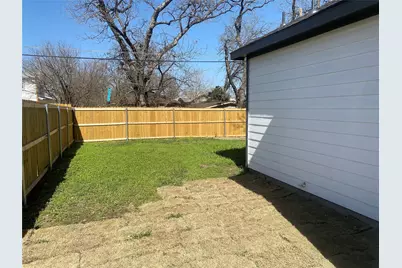 823 E Arlington Avenue, Fort Worth, TX 76104 - Photo 16