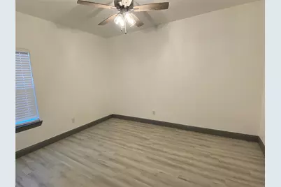 823 E Arlington Avenue, Fort Worth, TX 76104 - Photo 10