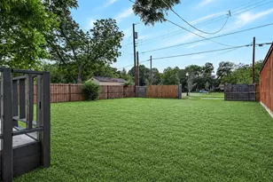 403 S Willomet Ave, Dallas, TX 75208 - Photo 12